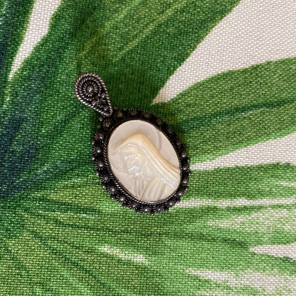 Vintage Jerusalem Pendant Religious Christian Necklace Oval Sterling and Shell - Picture 4 of 6